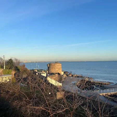 On Dublin Bay * Monkstown (Dublin)